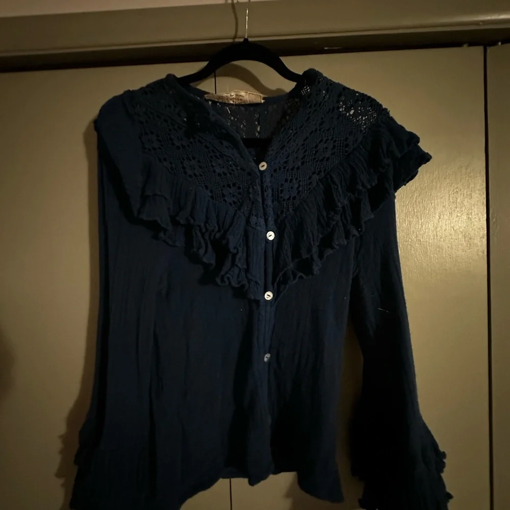 Jen’s Pirate Booty linen shirt with ruffles and ruffles. Deep blue. Size S. - Picture 12 of 14